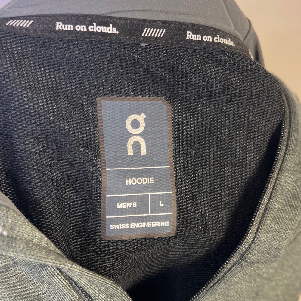 On Running Technical Hoodie Green Size Large - Picture 9 of 16